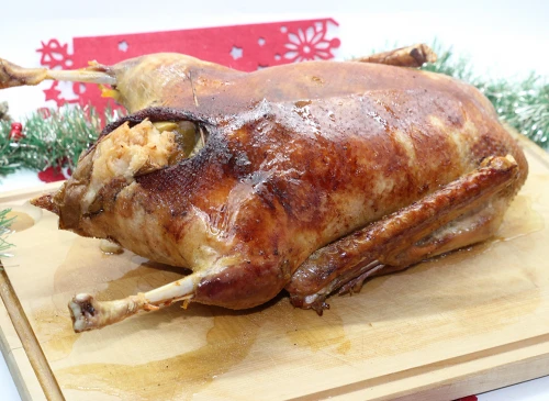 Gänsebraten mit Rotkohl und Knödel