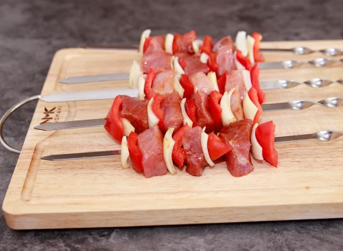 Schaschlikspieße mit selbstgemachter Schaschliksauße